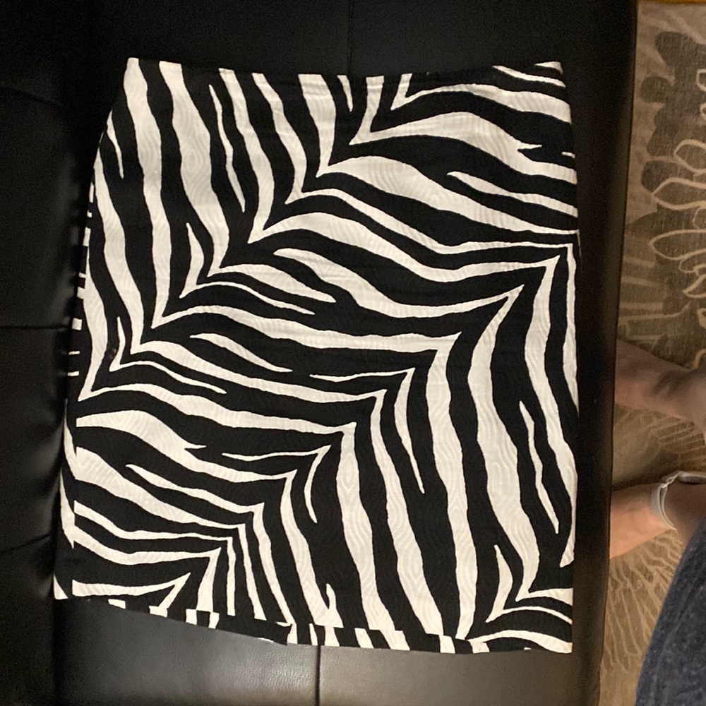 Textured zebra print skirt